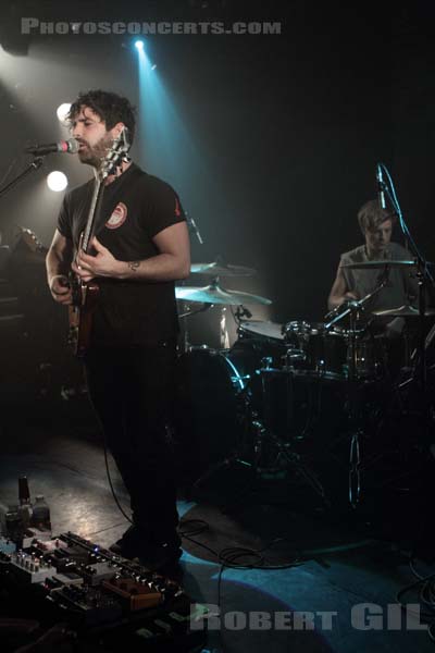 FOALS - 2012-12-13 - PARIS - La Maroquinerie - Yannis Philippakis - Jack Bevan